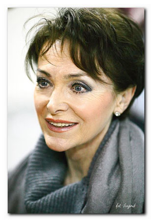 http://www.irenajarocka.pl/webdocs/image/e9112a40b39f.jpg